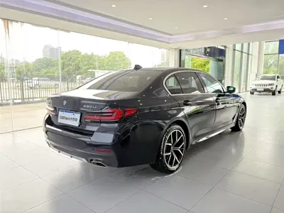 BMW 5 Series 2022, 180000 км, за 25669.75 USD