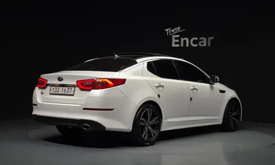 Kia K5 2014, 98689 км, за 4825.49 USD