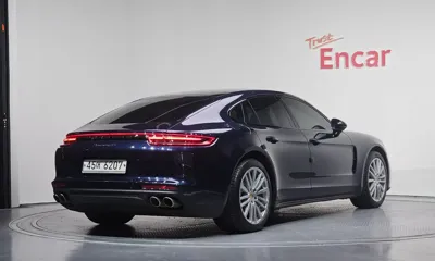 Porsche Panamera 2018, 143932 км, за 36423.81 USD