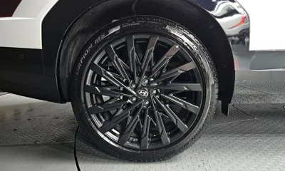 Hyundai Santafe 2025, 4422 км, за 26125.77 USD