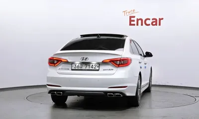 Hyundai Sonata 2016, 68363 км, за 10437.18 USD