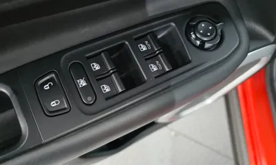 Jeep Renegade 2018, 60840 км, за 8919.72 USD - фото 13