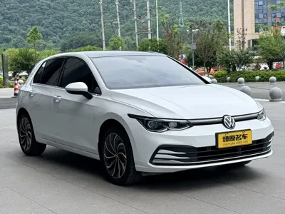 Volkswagen Golf 2024, 16000 км, за 15594.68 USD