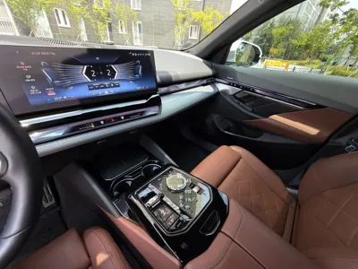 BMW i5 2024, 39420 км, за 43627.74 USD - фото 8