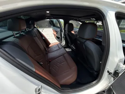 BMW i5 2024, 39420 км, за 43627.74 USD - фото 9