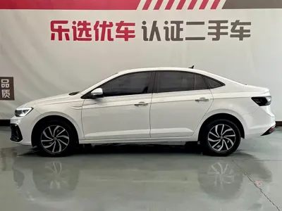 Volkswagen Lavida 2023, 51000 км, за 8627.52 USD