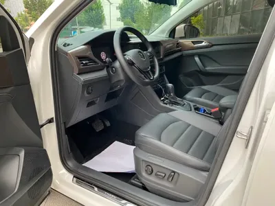 Volkswagen Tharu 2023, 9000 км, за 22630.52 USD
