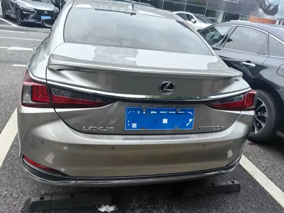 Lexus ES 2022, 43000 км, за 36658.82 USD