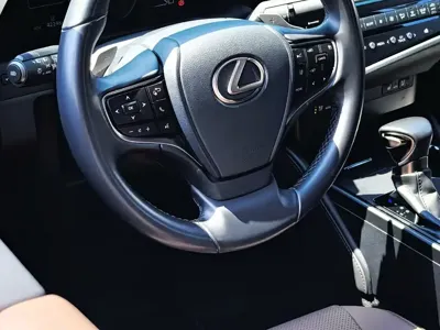 Lexus ES 2022, 43000 км, за 36658.82 USD