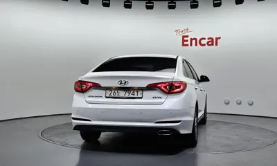Hyundai Sonata 2015, 120039 км, за 4988.84 USD