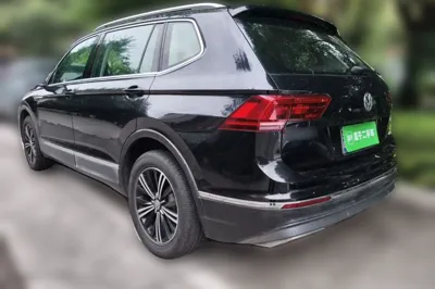 Volkswagen Tiguan L 2017, 77900 км, за 10672 USD