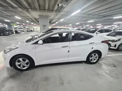 Hyundai Avante 2015, 130568 км, за 2115.28 USD