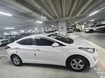 Hyundai Avante 2015, 130568 км, за 2115.28 USD