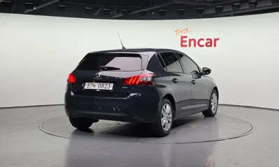 Peugeot 308 2016, 70055 км, за 4529.34 USD