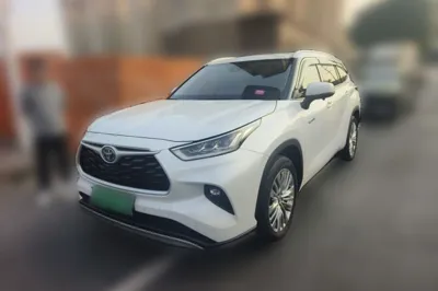 Toyota Highlander · 2022 год