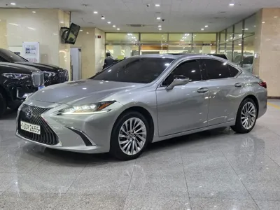 Lexus ES · 2021 год