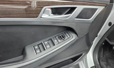 Hyundai Genesis 2015, 152976 км, за 4966.88 USD - фото 18