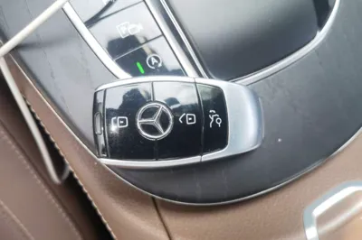 Mercedes-Benz E-Class 2021, 53700 км, за 36612 USD - фото 20