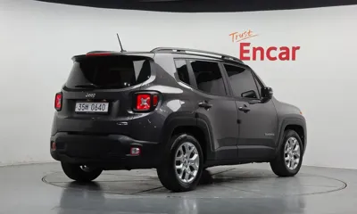 Jeep Renegade 2016, 73360 км, за 5776.55 USD