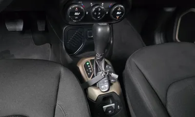Jeep Renegade 2016, 73360 км, за 5732.9 USD - фото 9