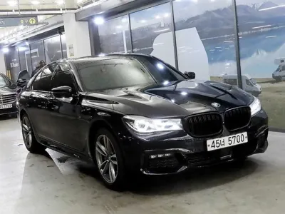 BMW 7-Series · 2018 год