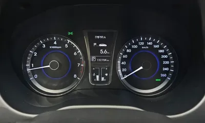 Hyundai Grandeur 2011, 132704 км, за 3218.6 USD - фото 8