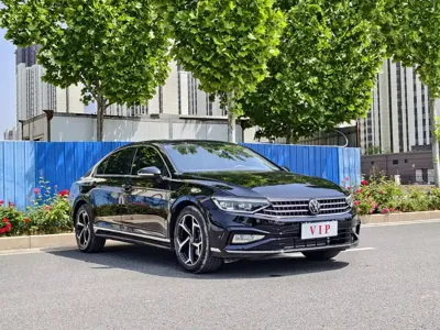 Volkswagen Magotan 2025, 2500 км, за 17234.91 USD
