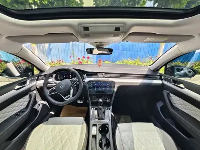 Volkswagen Magotan 2025, 2500 км, за 17234.91 USD