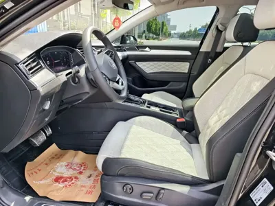 Volkswagen Magotan 2025, 2500 км, за 17234.91 USD