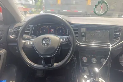 Volkswagen T-Roc 2020, 129700 км, за 11237 USD - фото 9