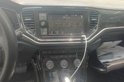 Volkswagen T-Roc 2020, 129700 км, за 11237 USD - фото 12