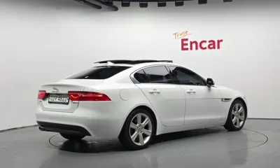 Jaguar XE 2016, 99021 км, за 4680.49 USD