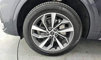 Audi Q5 2023, 15646 км, за 29005.61 USD