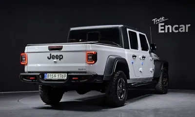 Jeep Gladiator 2021, 32832 км, за 28536.4 USD