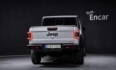 Jeep Gladiator 2021, 32832 км, за 28536.4 USD
