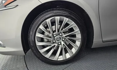 Lexus ES 2025, 30036 км, за 36431.67 USD