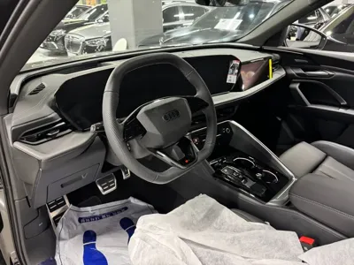 Audi Q5 2025, 20 км, за 56677.55 USD