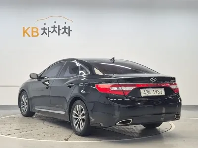Hyundai Grandeur 2011, 110655 км, за 2600.27 USD