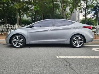 Hyundai Avante 2015, 104437 км, за 4680.49 USD