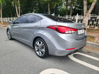 Hyundai Avante 2015, 104437 км, за 4680.49 USD
