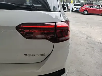 Volkswagen T-Roc 2022, 25600 км, за 12808.13 USD - фото 8