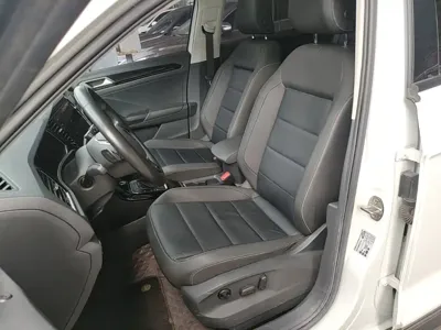 Volkswagen T-Roc 2022, 25600 км, за 12808.13 USD - фото 15