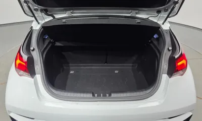 Hyundai Veloster 2019, 41143 км, за 9237.58 USD - фото 20