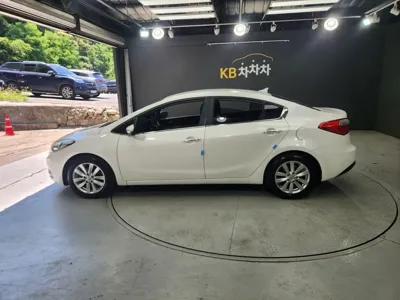 Kia K3 2014, 113918 км, за 3019.56 USD