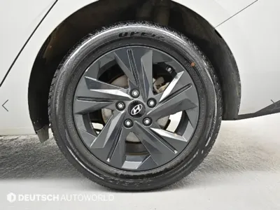 Hyundai Avante 2023, 84156 км, за 11068.41 USD