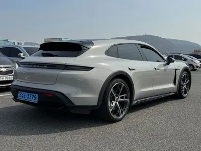 Porsche Taycan 2024, 5500 км, за 100866.01 USD