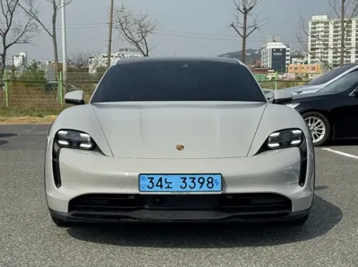Porsche Taycan 2024, 5500 км, за 100866.01 USD