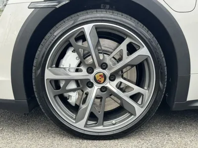 Porsche Taycan 2024, 5500 км, за 100866.01 USD