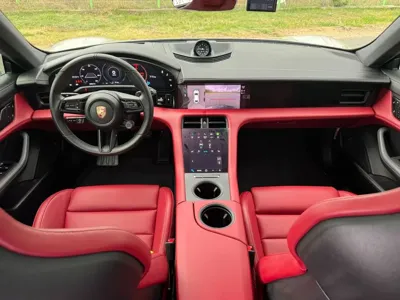 Porsche Taycan 2024, 5500 км, за 100866.01 USD - фото 7