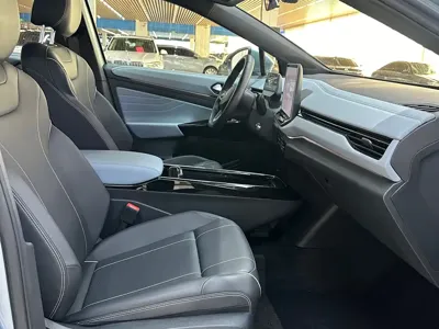 Volkswagen ID.4 X 2024, 11000 км, за 13545.93 USD - фото 13